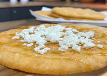 Συνταγή για τηγανόψωμα με 5 υλικά