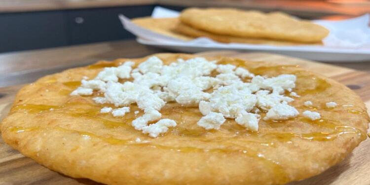 Συνταγή για τηγανόψωμα με 5 υλικά