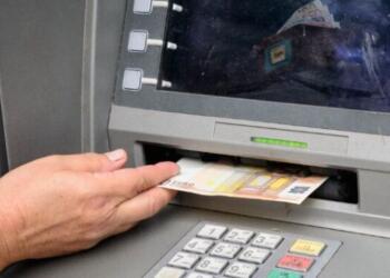 ΕΚΤΑΚΤΟ ΤΕΛΕΥΤΑΙΑΣ ΣΤΙΓΜΗΣ: ΜΠΑΙΝΟΥΝ ΤΑ ΛΕΦΤΑ ΣΤΟΥΣ ΛΟΓΑΡΙΑΣΜΟΥΣ ΤΗΝ ΔΕΥΤΕΡΑ – ΠΡΩΙ ΠΡΩΙ ΣΤΑ ΑΤΜ