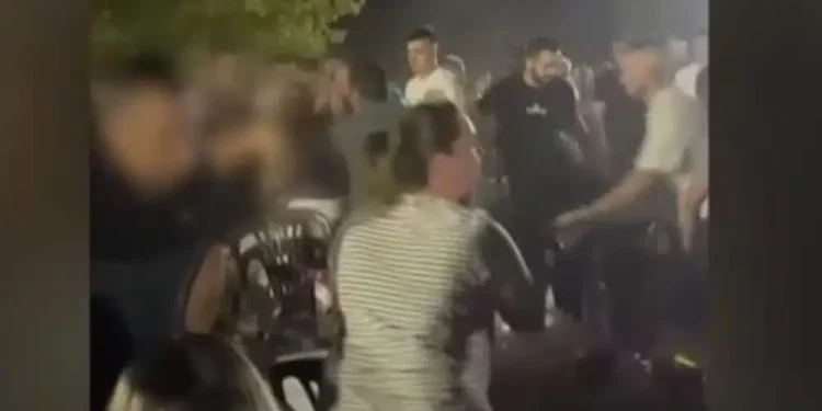 Χαμός σε πανηγύρι με τη Γωγώ Τσαμπά – Έπεσε ξύλο μετά μουσικής