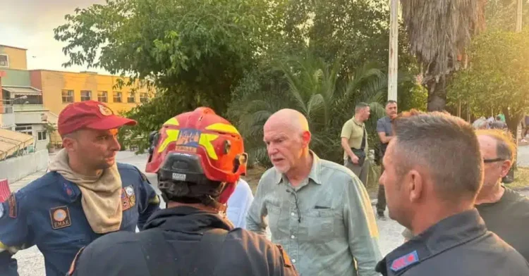 Στην Αχαΐα ο Γιώργος Παπανδρέου – Επισκέφθηκε τις περιοχές που πλήττονται από τις πυρκαγιές