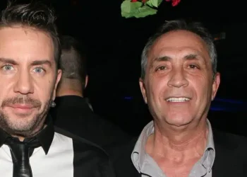 Γιώργος Μαζωνάκης: «Ορισμένα μέλη της οικογένειάς του προσπαθούν να τον καταστρέψουν» λέει ο κουμπάρος του