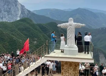 Η Αλβανία απέκτησε για πρώτη φορά στην ιστορία της άγαλμα του Ιησού Χριστού