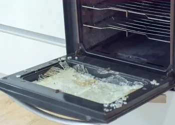 Η πόρτα του φούρνου μου εξερράγη ξαφνικά: εξηγώ γιατί συνέβη αυτό και πώς να αποφύγετε τέτοια προβλήματα