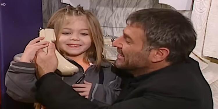 Δικηγόρος, παντρεμένη και πανέμορφη: Δείτε πώς είναι σήμερα το κοριτσάκι από το «απαγορευμένο» επεισόδιο των «Δυο Ξένων»