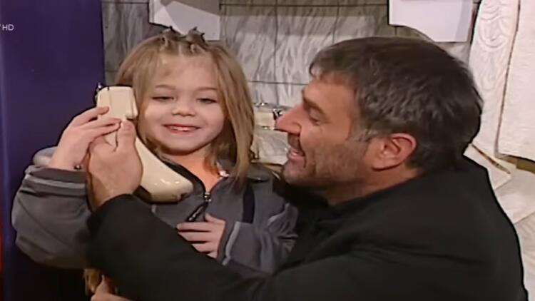 Δικηγόρος, παντρεμένη και πανέμορφη: Δείτε πώς είναι σήμερα το κοριτσάκι από το «απαγορευμένο» επεισόδιο των «Δυο Ξένων»