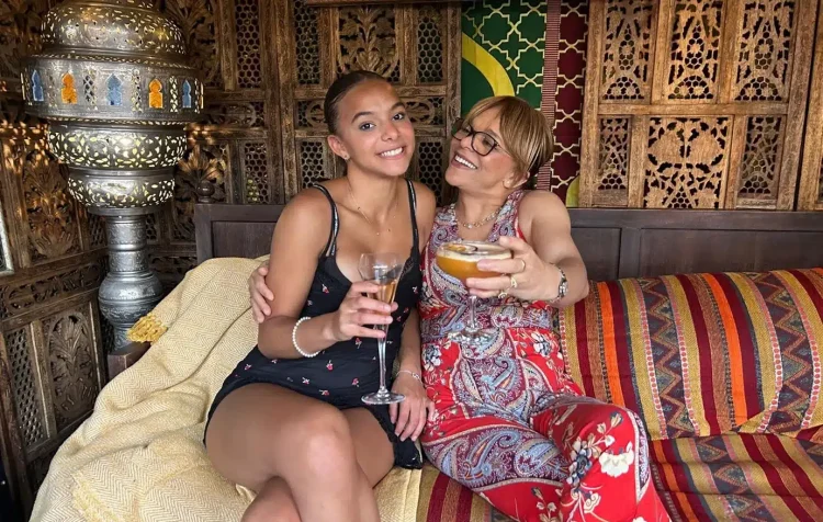 Συγκλονίζει η μάνα που έχασε ξαφνικά την κόρη της: «Μου είπε “Ξέρεις, μαμά, σ’ αγαπώ. Συγγνώμη, αντίο” και κατέρρευσε στην αγκαλιά μου»