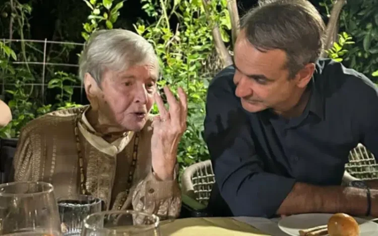 Έγινε 99 ετών η Ελένη Γλύκατζη Αρβελέρ – Στα γενέθλιά της ο Κυριάκος Μητσοτάκης