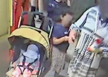 Νεκρό κοριτσάκι στο Παλαιό Φάληρο: Βρέθηκε και συνελήφθη η γυναίκα με το καροτσάκι