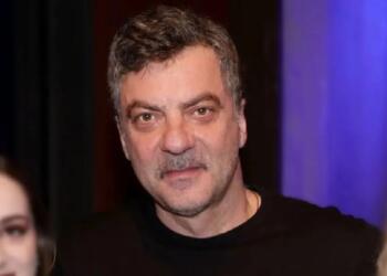 Πολύ δύσκολες ώρες για τον Στάθη Μαντζώρο: Διασωληνωμένος με εγκεφαλικό ο ηθοποιός