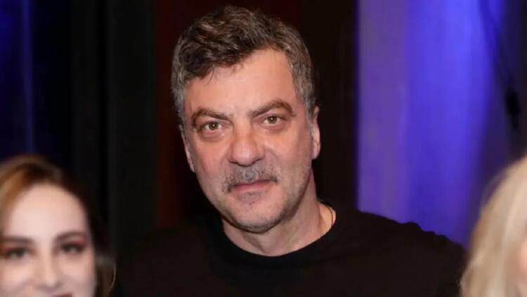 Πολύ δύσκολες ώρες για τον Στάθη Μαντζώρο: Διασωληνωμένος με εγκεφαλικό ο ηθοποιός