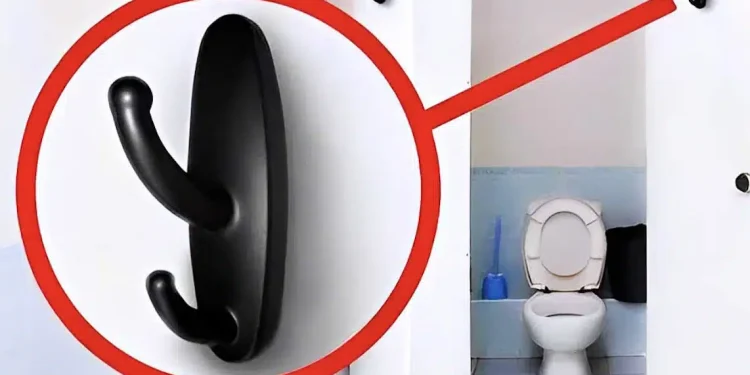 Aν δείτε αυτή την κρεμάστρα σε ξενοδοχείο ή δημόσιες τουαλέτες καλέστε αμέσως την αστυνομία