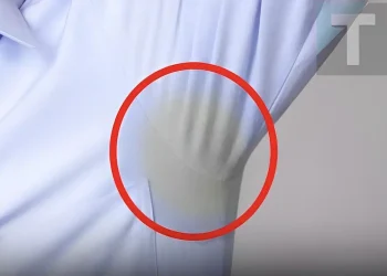 Απλές συμβουλές για να καθαρίσετε τους κίτρινους λεκέδες από τον ιδρώτα στα λευκά πουκάμισα