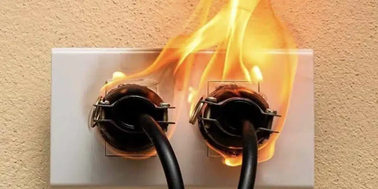 Πριν πάτε για ύπνο, υπάρχει μια συσκευή που πρέπει να βγάλετε από την πρίζα για να μην πάρετε φωτιά