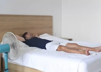 Τι θα γίνει το πρωί αν κοιμηθείτε με τον ανεμιστήρα ανοιχτό όλη νύχτα