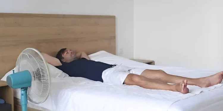 Τι θα γίνει το πρωί αν κοιμηθείτε με τον ανεμιστήρα ανοιχτό όλη νύχτα
