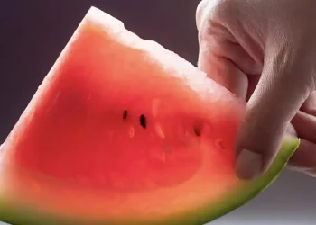 Γιατρός: Δείτε τι συμβαίνει στο σώμα σας αν τρώτε καρπούζι κάθε μέρα το καλοκαίρι