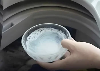 Πώς να πλένετε τα ρούχα σας καθαρά και οικονομικά