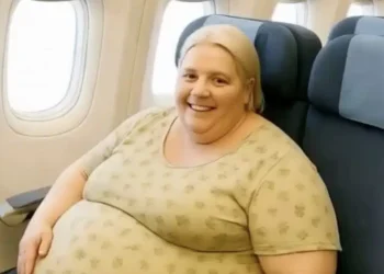 Ένα κορίτσι στο αεροπλάνο απαίτησε να με απομακρύνουν λόγω του βάρους μου — αλλά πήρα την εκδίκησή μου και απέδειξα ότι δεν μπορείς να φέρεσαι έτσι στους ανθρώπους