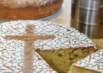 Κοντεύει του ΑΓΙΟΥ ΦΑΝΟΥΡΙΟΥ! Πως θα φτιάξω ΦΑΝΟΥΡΟΠΙΤΑ – Συνταγή από Άγιον Όρος και η ευχή