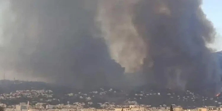 ΑΓΡΙΕΥΕΙ ΠΟΛΥ Η ΦΩΤΙΑ – ΜΠΗΚΕ ΜΕΣΑ ΣΤΗ ΠΟΛΗ – ΔΙΩΧΝΟΥΝ ΚΟΣΜΟ ΑΠΟ ΤΑ ΠΡΟΑΣΤΙΑ ΣΤΟ ΚΕΝΤΡΟ ΤΗΣ ΠΟΛΗΣ