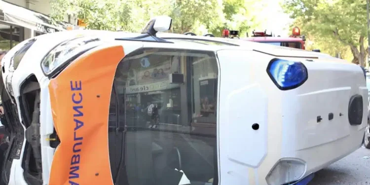 Πέθανε ο ασθενής μετά την ανατροπή ιδιωτικού ασθενοφόρου στο Γουδί