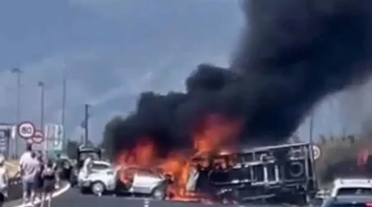 Φριχτό τροχαία στη χώρα μας – Νεκροί τρεις άνθρωποι που απανθρακώθηκαν