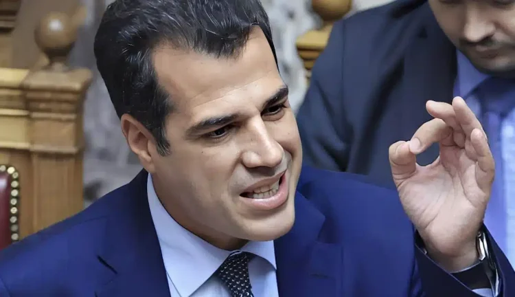 «Φόρτωσε» ο Πλεύρης: Θέλει να στέλνει πίσω στη χώρα τους όλους τους μετανάστες