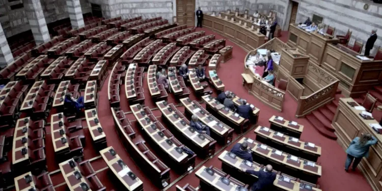 Σάλος για το επίδομα «βαρέων και ανθυγιεινών» στους υπαλλήλους της Βουλής