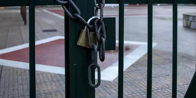 Κλείνουν 38 σχολεία στην Ελλάδα – Γιατί αποφαστίστηκε η αναστολή λειτουργίας τους