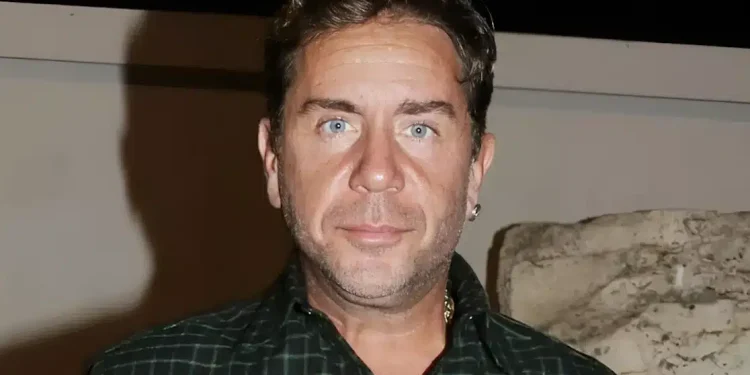 Ο Γιώργος Μαζωνάκης πήγε για κούρεμα και ξύρισμα μετά τη νοσηλεία στο Δρομοκαΐτειο