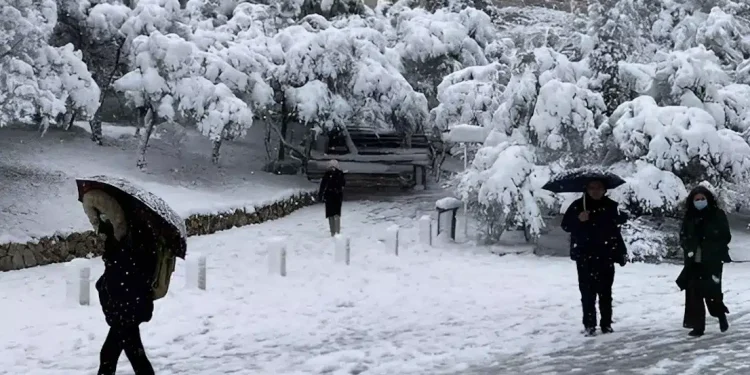 Μερομήνια: Χριστούγεννα και Πρωτοχρονιά με χιόνια ακόμη και μέσα στην Αθήνα