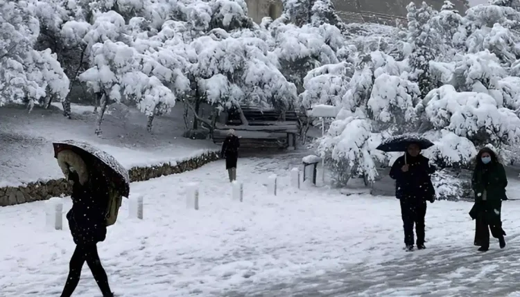 Μερομήνια: Χριστούγεννα και Πρωτοχρονιά με χιόνια ακόμη και μέσα στην Αθήνα