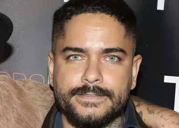 Ο Τίμος Ζαχαράτος ξεσπά: «Μια μπύρα πίνετε και αν δεν είναι τόσο παγωμένη όσο θα θέλατε, αφήνετε ένα αστέρι λες και γκρεμίστηκε η ζωή σας»