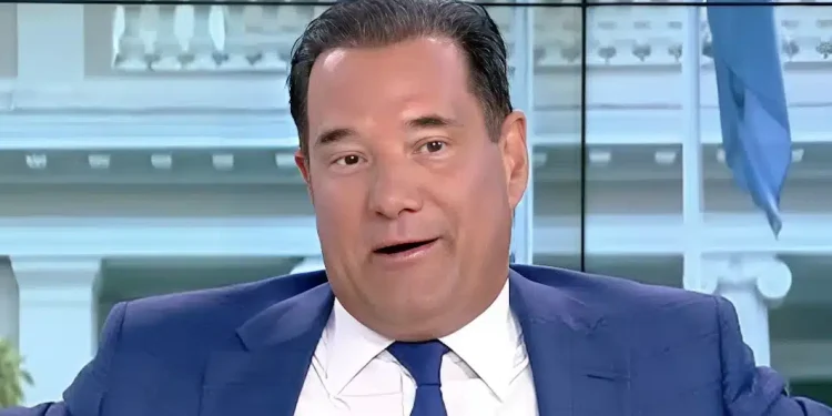 Ξέσπασε στον αέρα ο Άδωνις: «Μα θα απολογηθώ γιατί μαυρίζει το δέρμα μου; Έλεος»