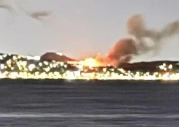 Φωτιά κοντά σε σπίτια στην Σαλαμίνα – Ήχησε το 112 για ετοιμότητα