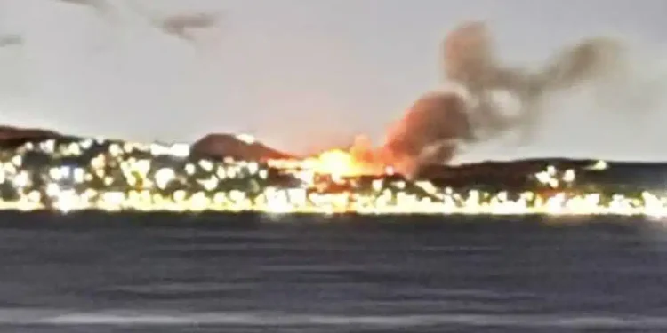 Φωτιά κοντά σε σπίτια στην Σαλαμίνα – Ήχησε το 112 για ετοιμότητα