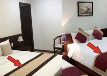 Υπάρχει κανείς που να έχει πάει σε ξενοδοχείο και να μην ξέρει σε τι χρησιμεύει αυτό το κομμάτι ύφασμα;