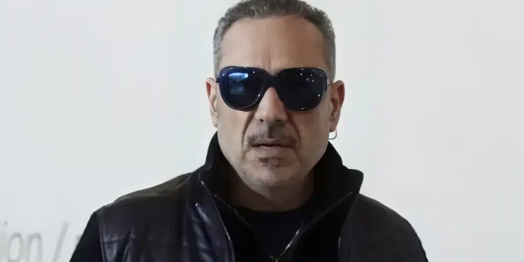 Νότης Σφακιανάκης: Σπάνια εμφάνιση στη Βάρκιζα – Οι περαστικοί δεν πίστευαν στα μάτια τους