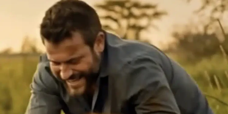 Ένας άντρας έσωσε ένα λιοντάρι από το ποτάμι, αλλά όταν έφτασαν στην όχθη, το λιοντάρι έκανε κάτι απροσδόκητο