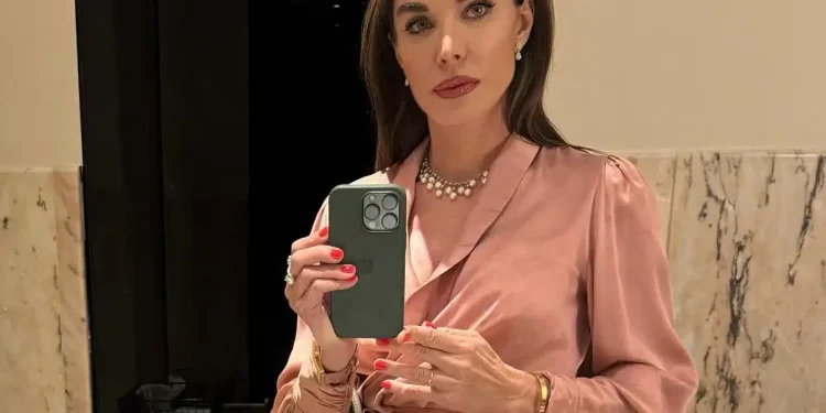 Η Τατιάνα Στεφανίδου αποκαλύπτει: Έτσι αποκτώ ομοιόμορφο μαύρισμα χωρίς ρυτίδες και σημάδια