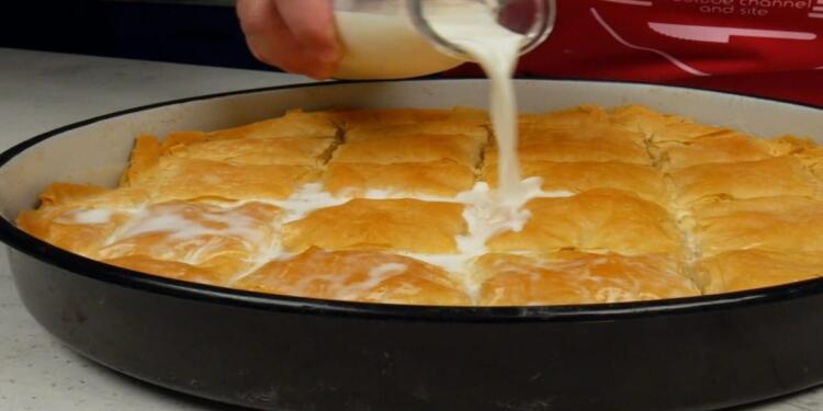 Τυρόπιτα με γάλα: Τραγανή και πεντανόστιμη – Έτοιμη σε 30 λεπτά