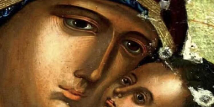 Τον Δεκαπενταύγουστο γίνονται θαύματα: Τα βράδια πριν κοιμηθείς γονάτισε & πες αυτές τις 2 προσευχές στη Παναγία