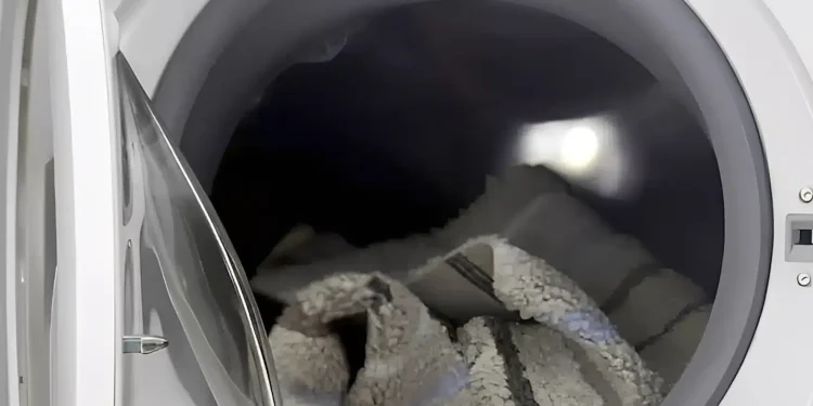 Γιατί δεν πρέπει να πλένετε τα χαλάκια μπάνιου στο πλυντήριο