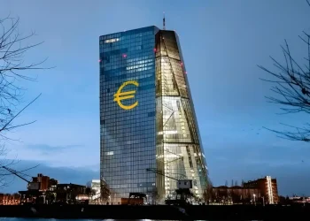 Η Ευρωπαϊκή Κεντρική Τράπεζα προειδοποιεί: Κρατήστε μετρητά στο σπίτι, αποτελούν δίχτυ ασφαλείας σε περιόδους κρίσης