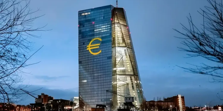 Η Ευρωπαϊκή Κεντρική Τράπεζα προειδοποιεί: Κρατήστε μετρητά στο σπίτι, αποτελούν δίχτυ ασφαλείας σε περιόδους κρίσης