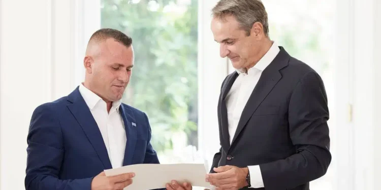 Πολιτογραφήθηκε Έλληνας ο Γκόγκα Λεντιάν που είχε πέσει στον Άραχθο για να σώσει τα δύο άτυχα παιδιά