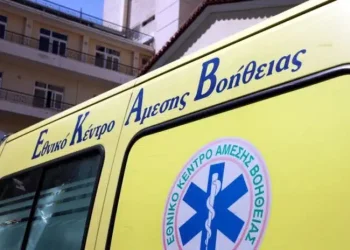 Σοκ στην Κόρινθο: Νεκρός 22χρονος στο σαλόνι του σπιτιού του – Τον βρήκε ο αδελφός του