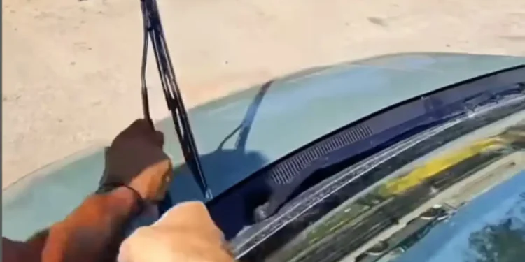 Έρευνα του Λιμενικού με εντολή Κικίλια για την κομπίνα με υαλοκαθαριστήρες στο λιμάνι της Αρκίτσας