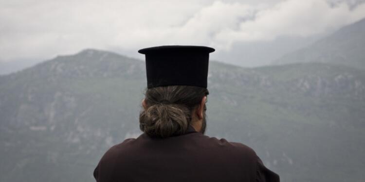 Κληρικός ήταν μεταξύ των μαφιόζων της Κρήτης: Εκβίαζε ιερωμένους για αξιώματα στην εκκλησία – Ποιοι εμπλέκονται